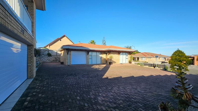 6 Bedroom Property for Sale in Dana Bay Western Cape